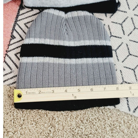 HARRY POTTER HOGWARTS CREST KNIT BEANIE & SCARF COMBO, YOUTH SET - Picture 10 of 11